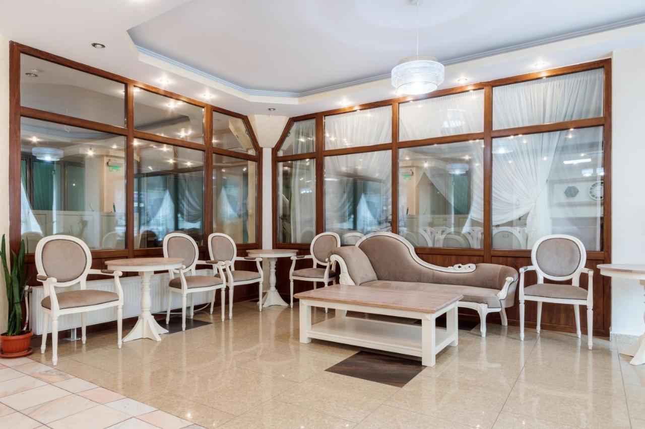 Hotel Central - Băile Olăneşti エクステリア 写真