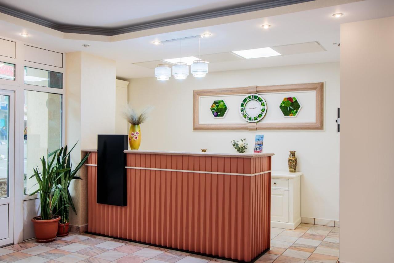 Hotel Central - Băile Olăneşti エクステリア 写真