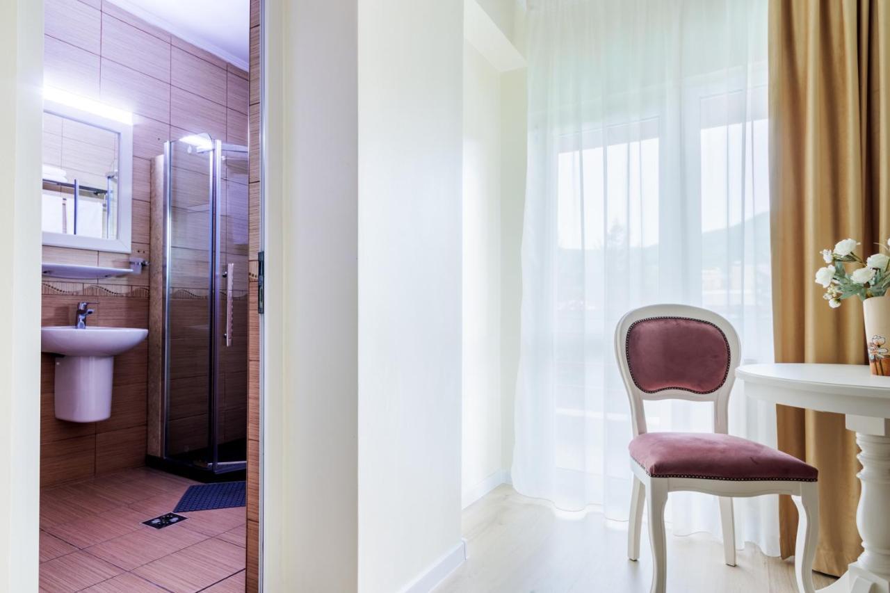 Hotel Central - Băile Olăneşti エクステリア 写真